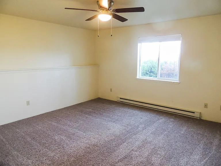 1038 W C St — Photo 3