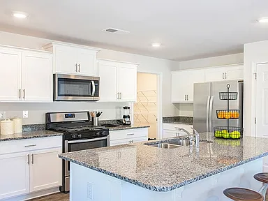 Elston: 4 BD | 2.5 BA | 2174 SQFT