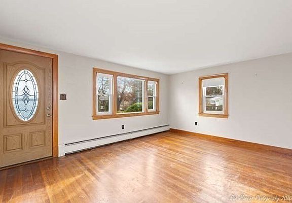 3rd image of 100 Lake Dr