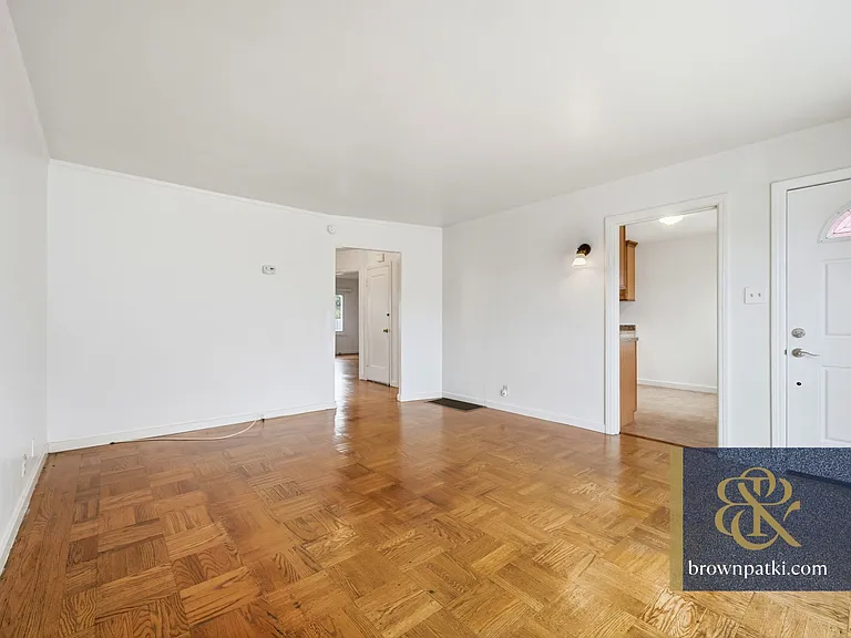 320 Bridgeview Dr — Photo 4