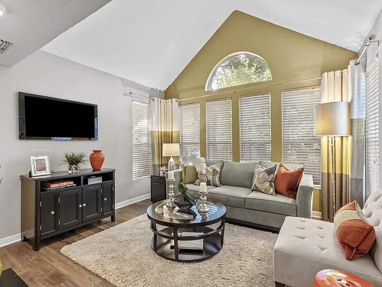 Regency Place — Photo 10