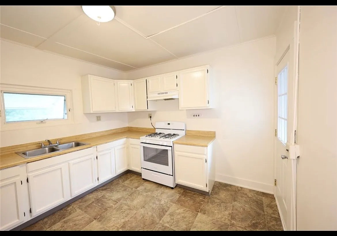 3 bed, 1200 sqft, $1,500 — Photo 4