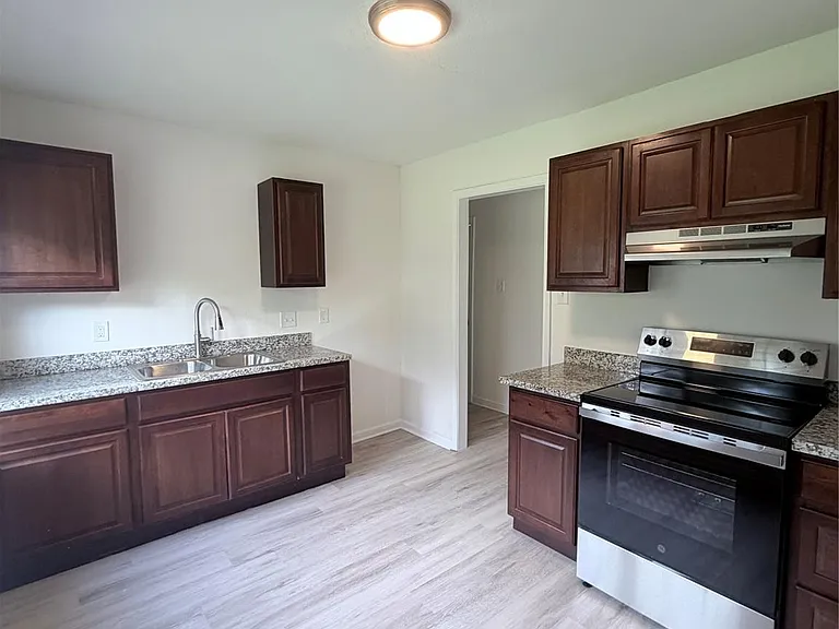 8837 Oak Knoll Ln — Photo 15
