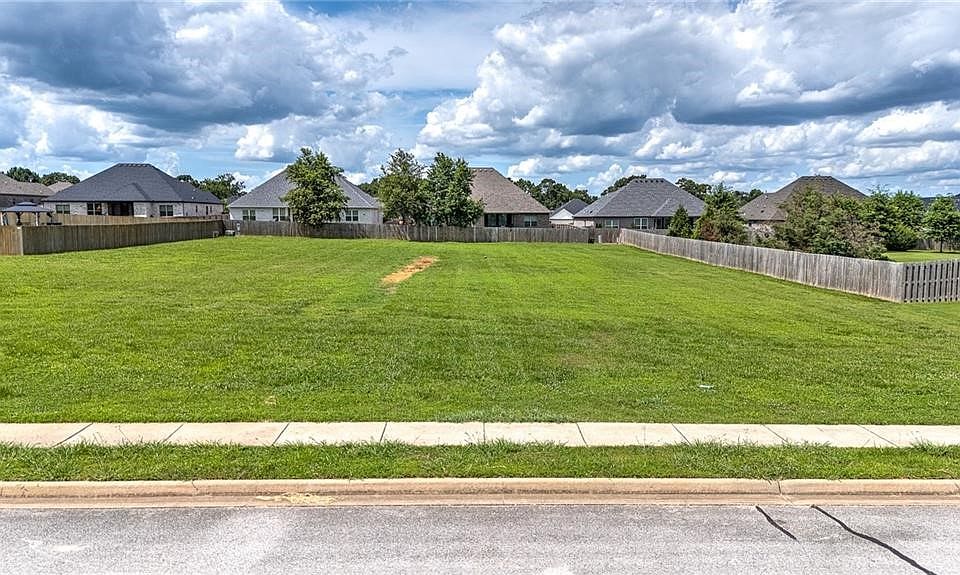 2nd image of 384 Eagle Ridge Dr #9