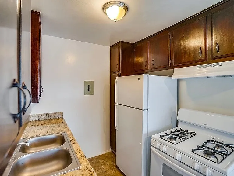 6113 8th Ave — Photo 3