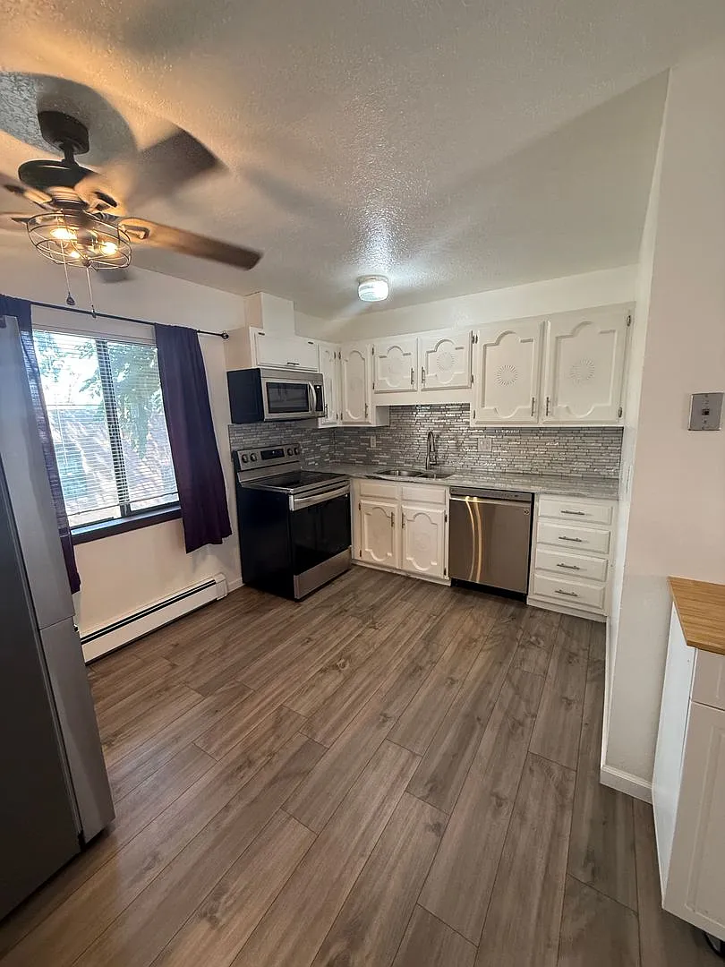 Cute 2 bedroom Condo -centrally located. Freshly painted -Very Clean — Photo 3