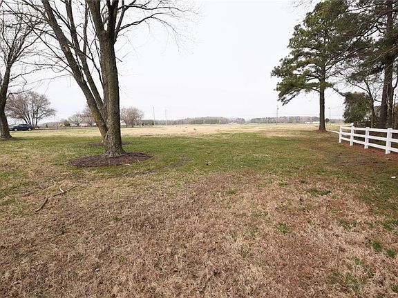 4th image of 1717 Pleasant Ridge Rd