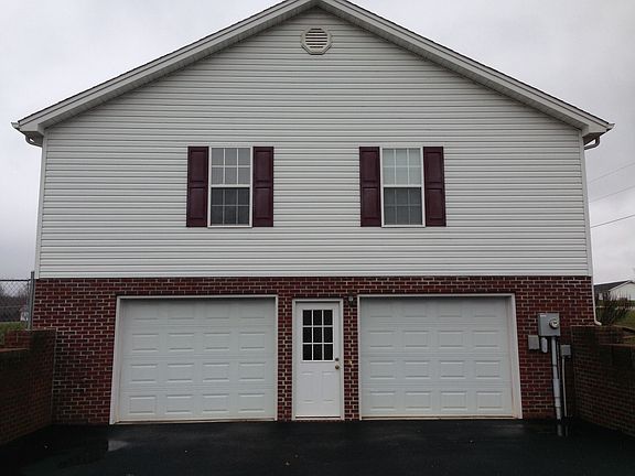 3rd image of 130 Cloverdale Dr