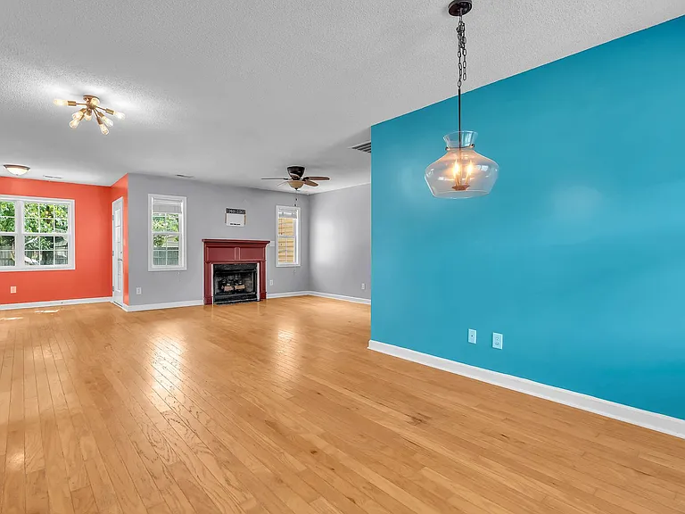 403 Arabian Ln — Photo 10