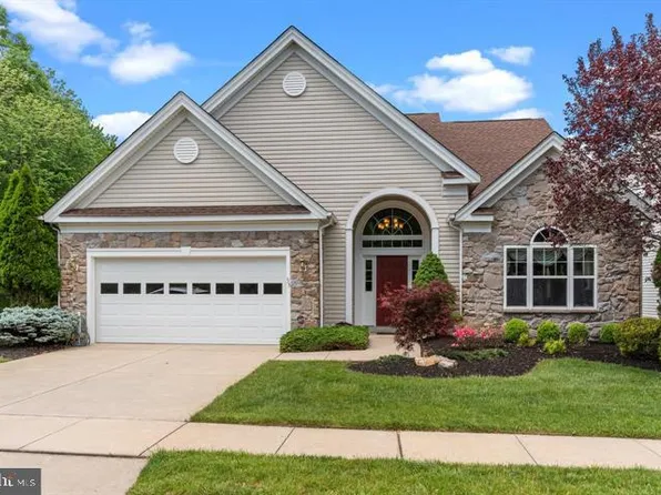 53 Lowell Dr, Marlton, NJ 08053