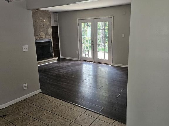 3rd image of 3204 Keays Ave