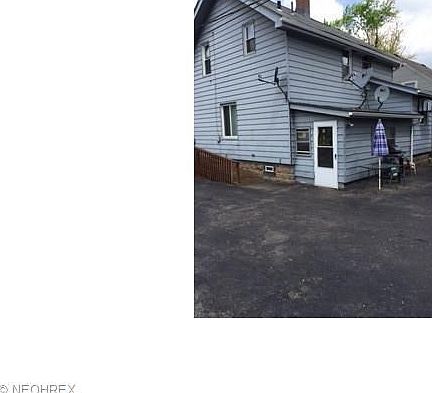 3rd image of 1508 Larchmont Ave NE