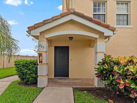 3rd image of 152 SW Peacock Boulevard #27-203