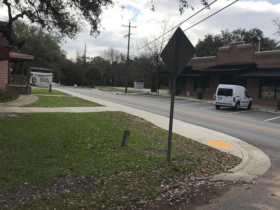 2nd image of 609 1st Ave