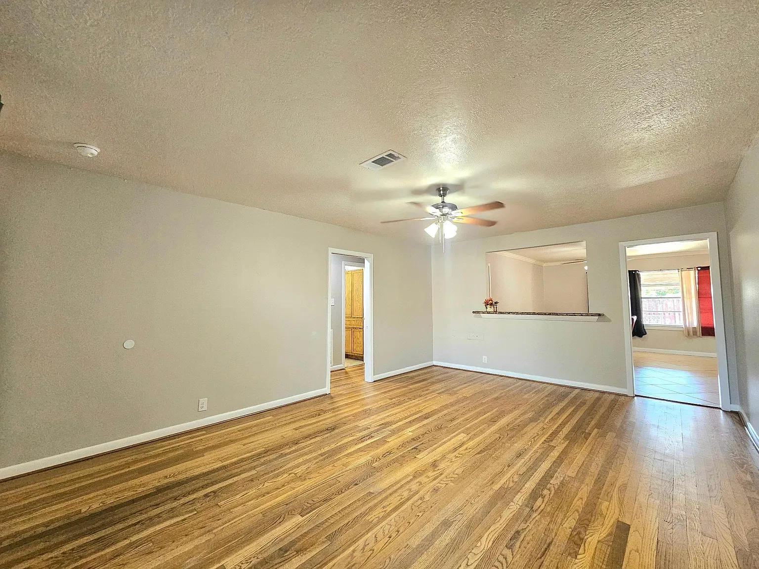 3 bed, 2.0 bath, 1525 sqft, $1,850 — Photo 4