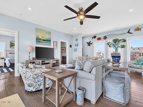 4th image of 917 E Beach Drive