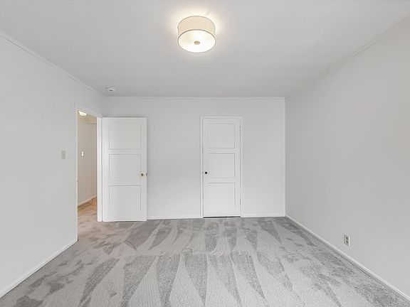 5th image of 402 43rd Ave