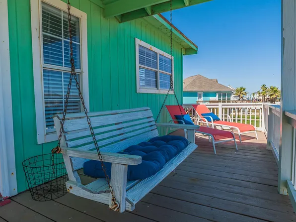 402 Seashell Dr, Freeport, TX 77541