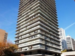 320 W Oakdale Ave APT 401, Chicago, IL 60657