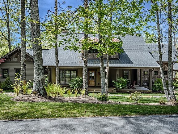 3rd image of 137 Mountain Breeze Knoll