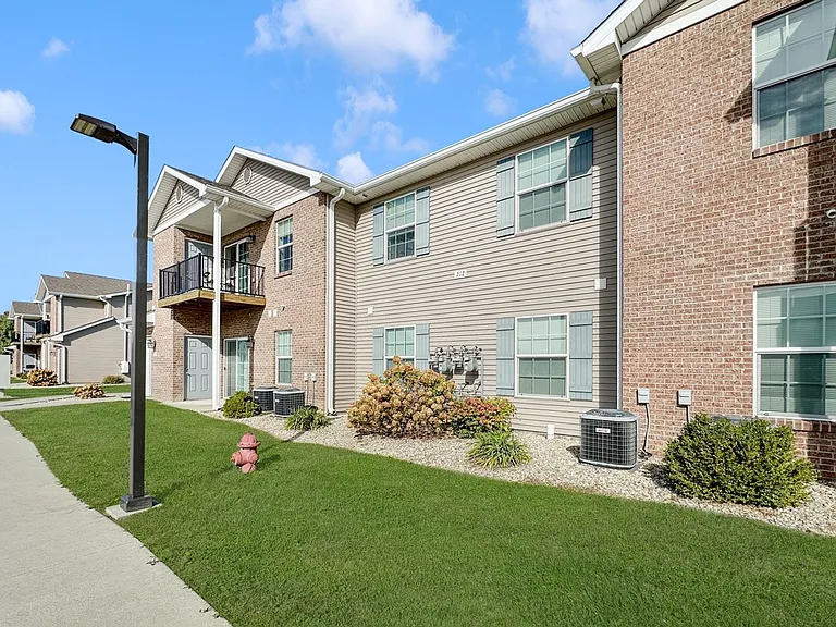 2303 N Broadway St — Photo 13