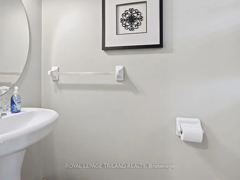 600 Hyde Park Rd #127 — Photo 18