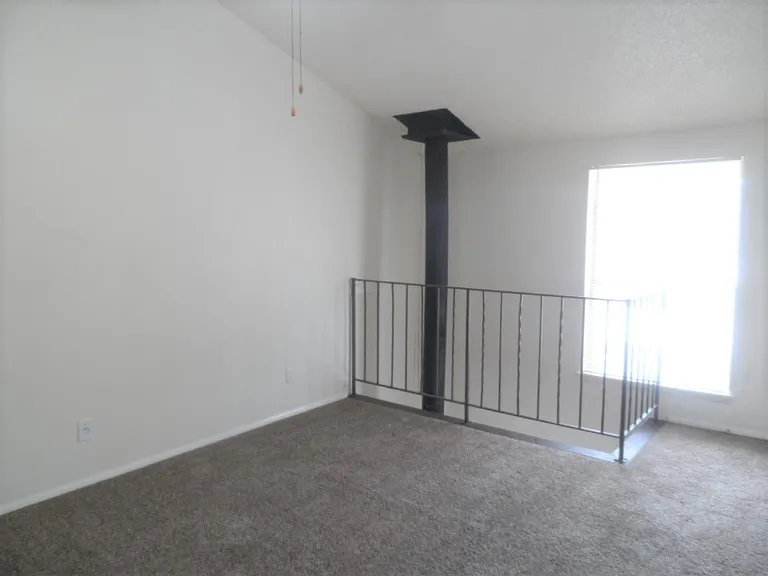2504 N Hudson Ave — Photo 15