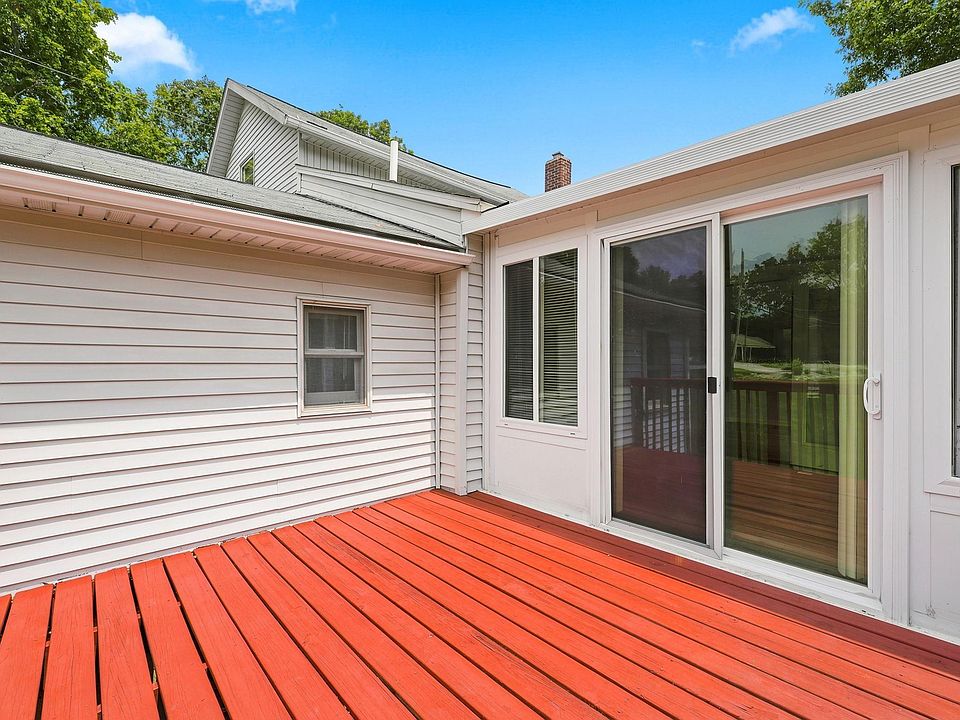 37th image of 373 Posey Hill St
