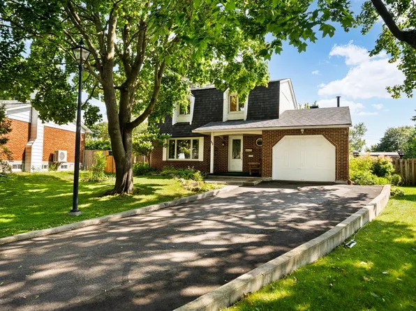 32 Rue Valarie, Kirkland, QC H9J 1J9