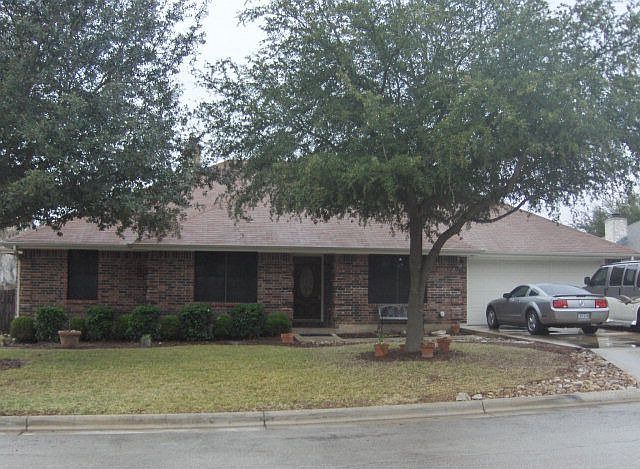 1st image of 956 Queens Dr