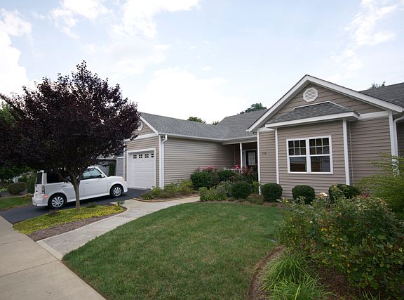 2nd image of 325 Charlestown Dr