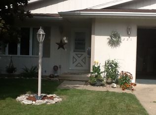 221 Crescent Ln, Fort Madison, IA 52627