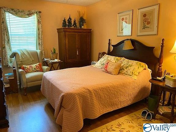 5th image of 9724 Wallwood Dr SE