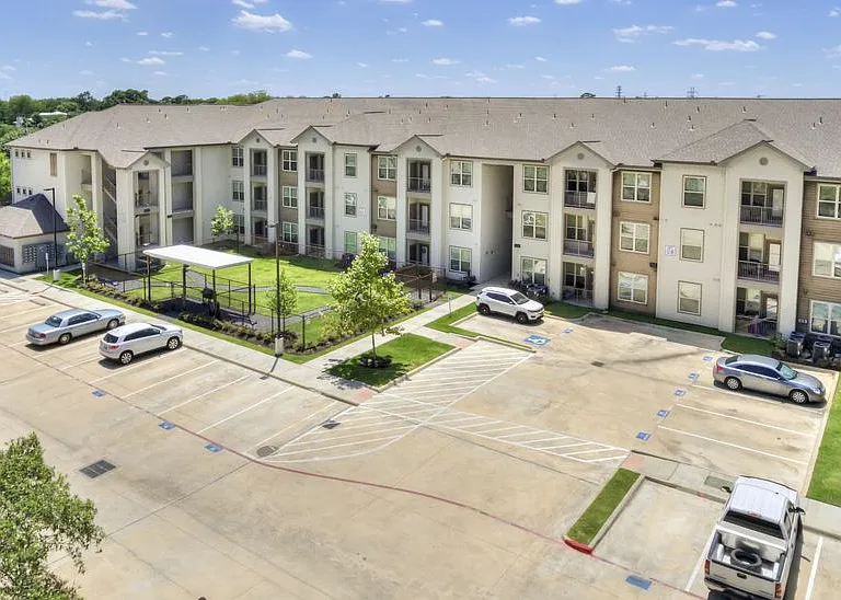 Oaks at Wayside Apartments — Photo 36
