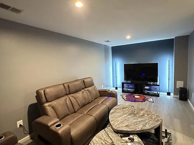 174 Ontario Dr — Photo 2