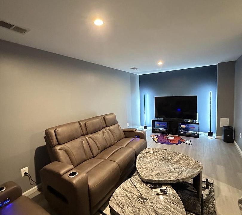 2nd image of 174 Ontario Dr