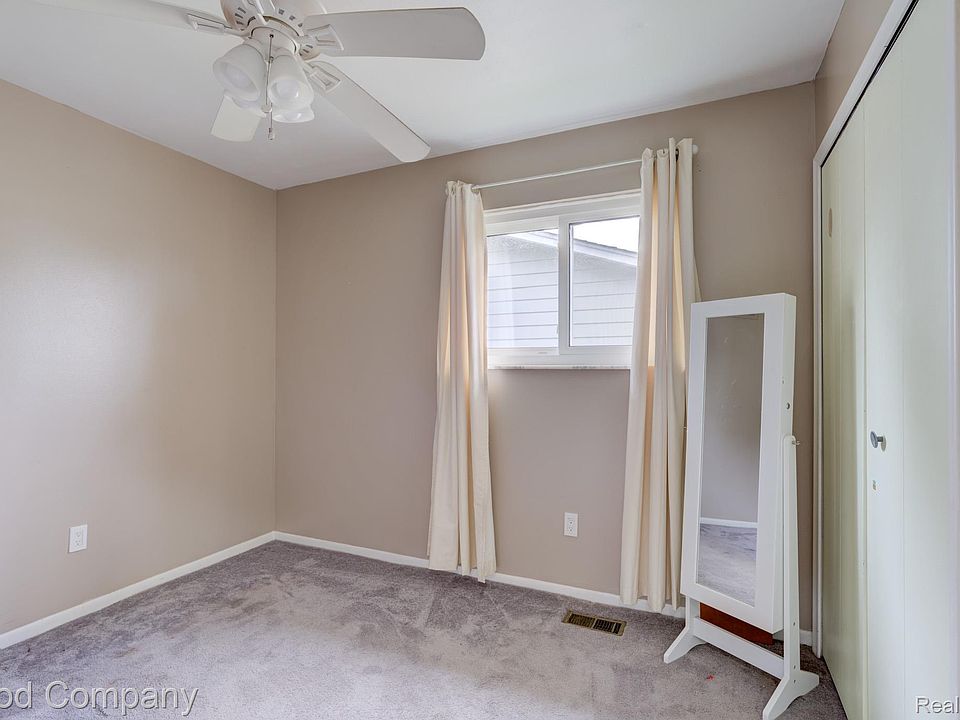47051 Burton Dr, photo 12