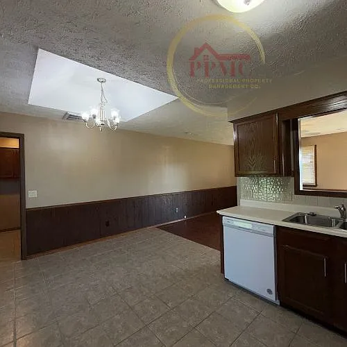 914 N Walnut Ave — Photo 7