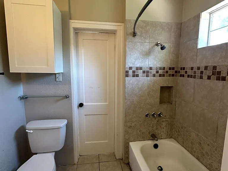 2406 W Lovers Ln — Photo 8