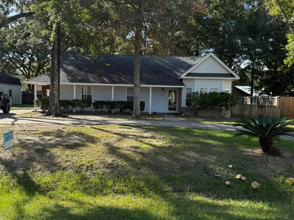2621 Beach View Dr, Ocean Springs, MS 39564
