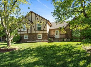 301 NE Noeleen Ln, Lees Summit, MO 64086