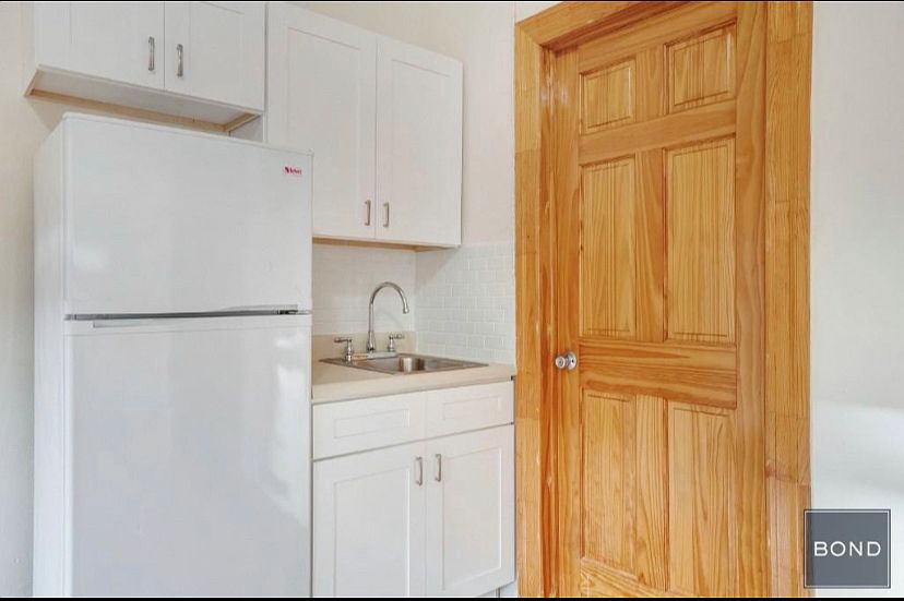 2nd image of 49 W 71st St #F7
