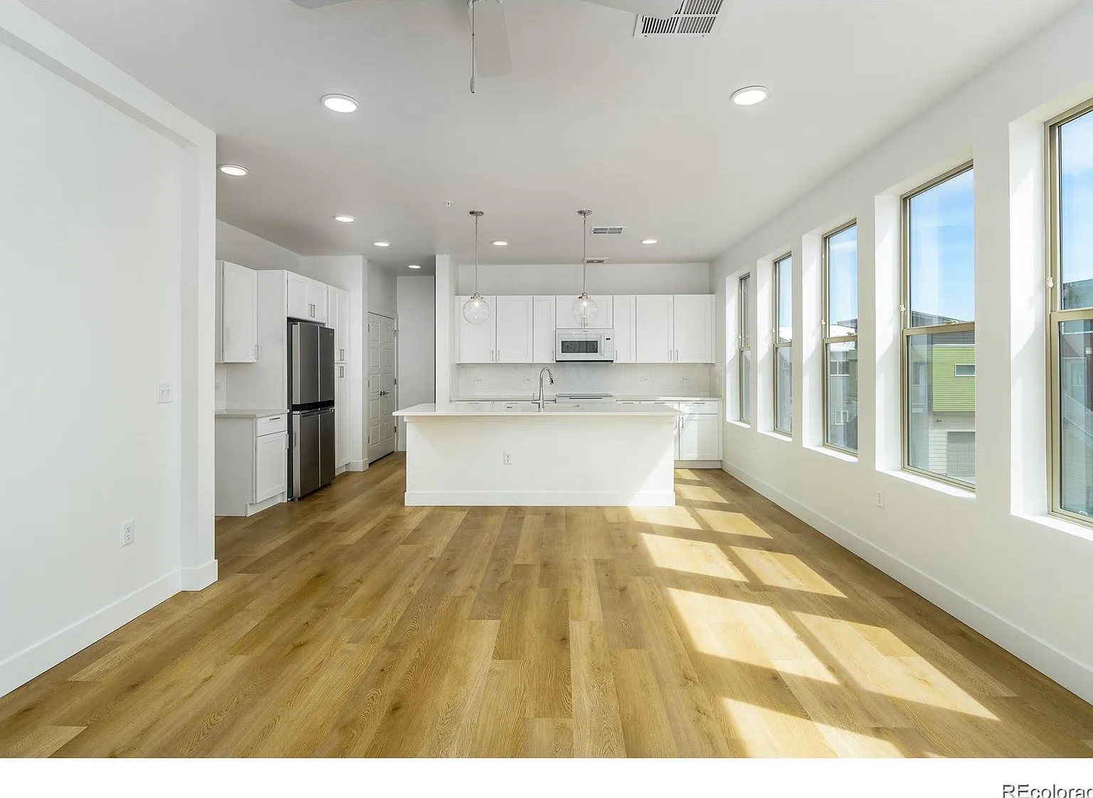 2 bed, 1112 sqft, $2,500 — Photo 3