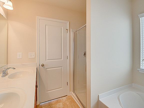 3rd image of 3820 Schenley Ave
