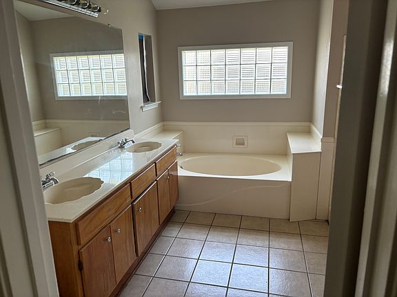 5th image of 1724 English Colony Dr