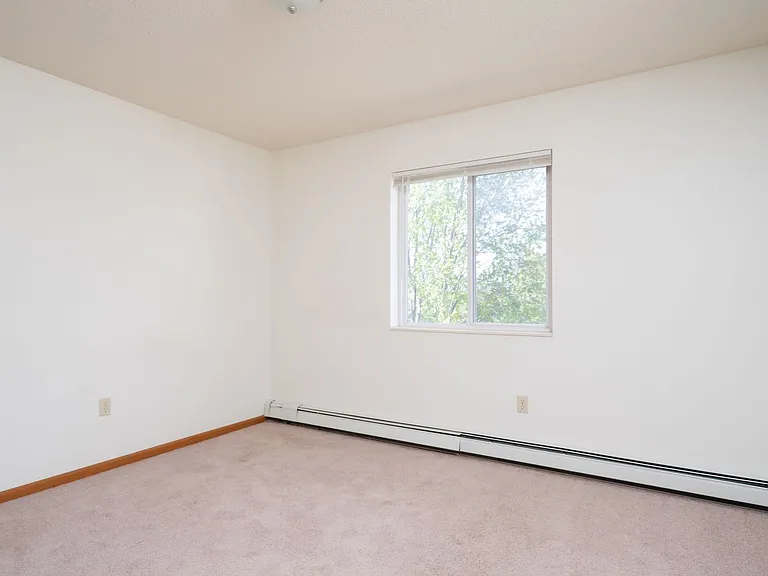 Hanley Place Senior Apartments — Photo 17