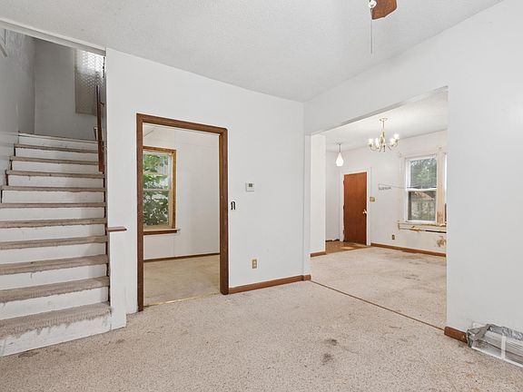 5th image of 1087 Matilda St