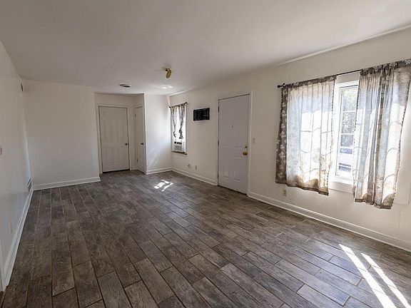 4th image of 802 AUGUSTA AVENUE