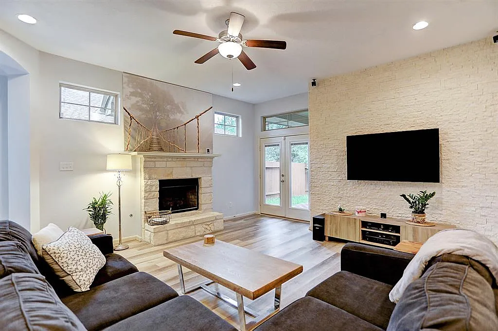 3 bed, 2.0 bath, 1737 sqft, $1,650 — Photo 3