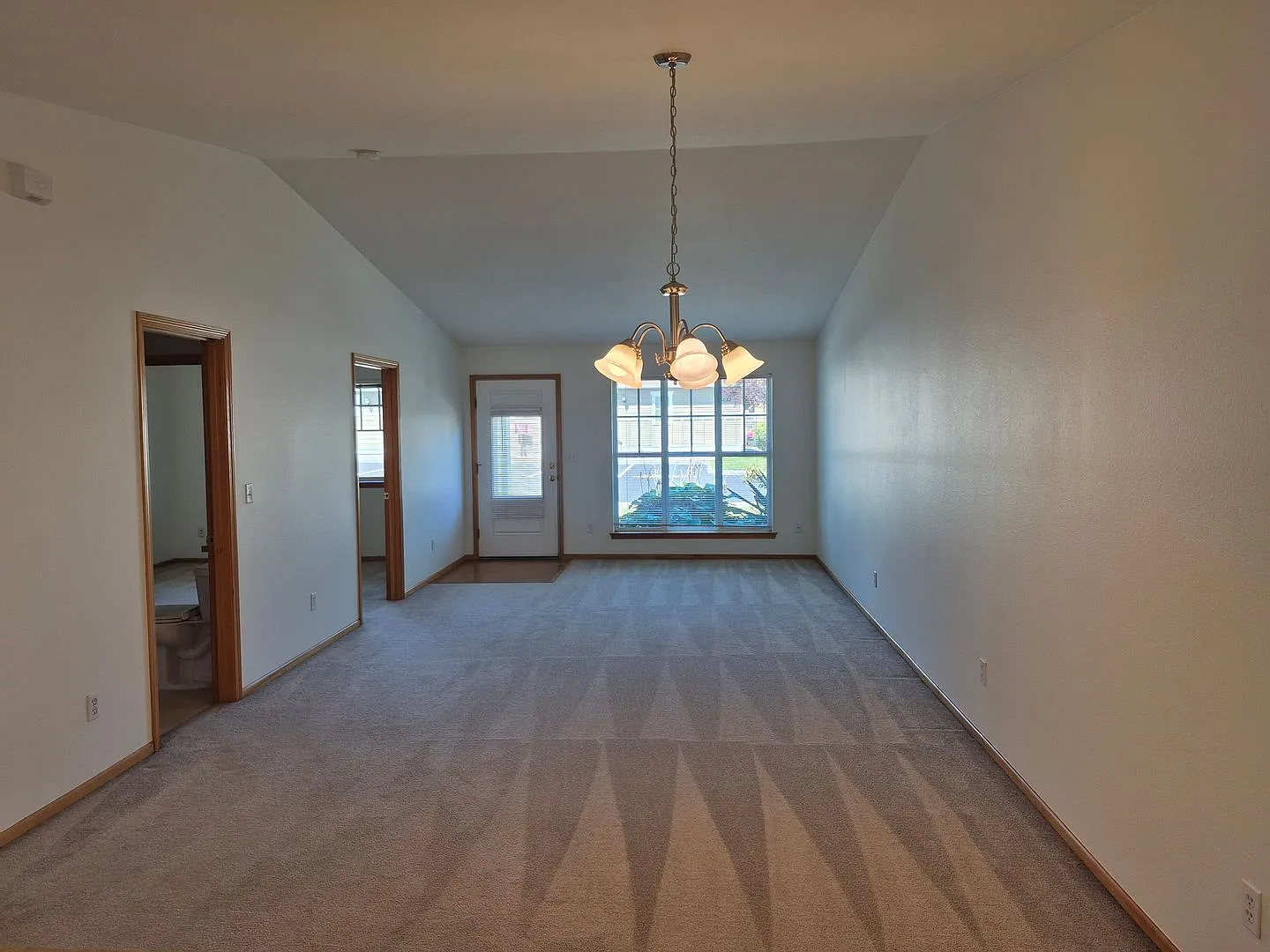 Cute Cottage in 55+ Community! — Photo 3